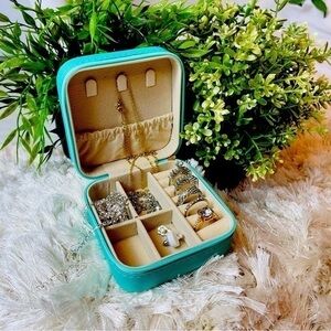 💖💖 Compact Travel Jewelry Box‎ Organizer Display Portable convenient Case Blue